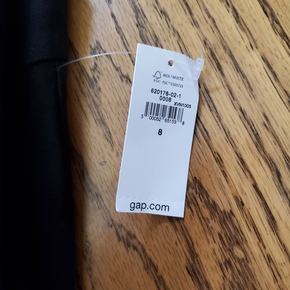 NWT Gap maternity pants. Size 8. - Picture 4 of 6